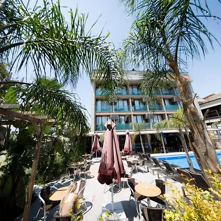 Laren Family & - Boutique Class Hotel