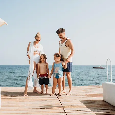 Laren Family & - Boutique Class Hotel